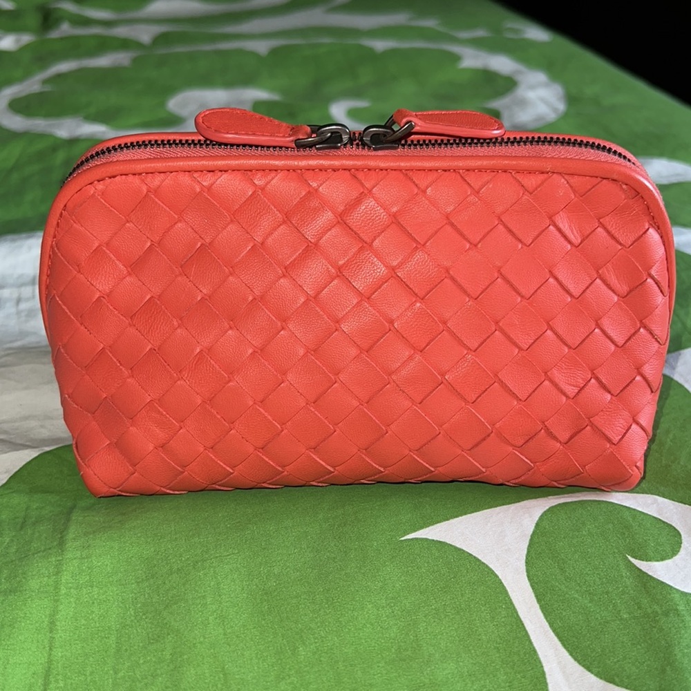 BV CORAL INTRECCIATO NAPPA MEDIUM SIZE COSMETIC CASE